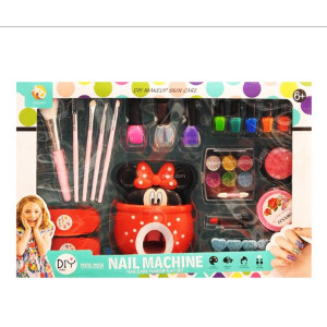 طقم مناكير مع مكياج 